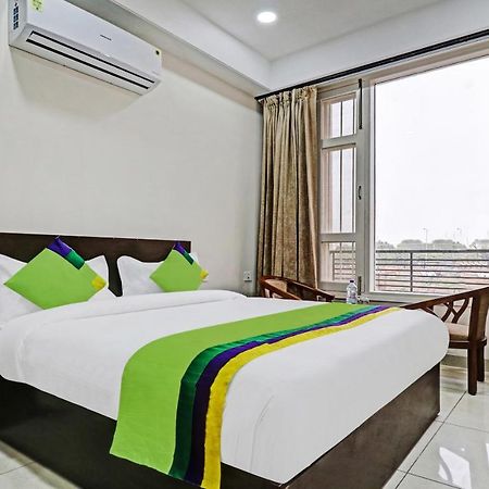 Treebo Kamron Regency Sector 80 Hotel Mohali Bagian luar foto