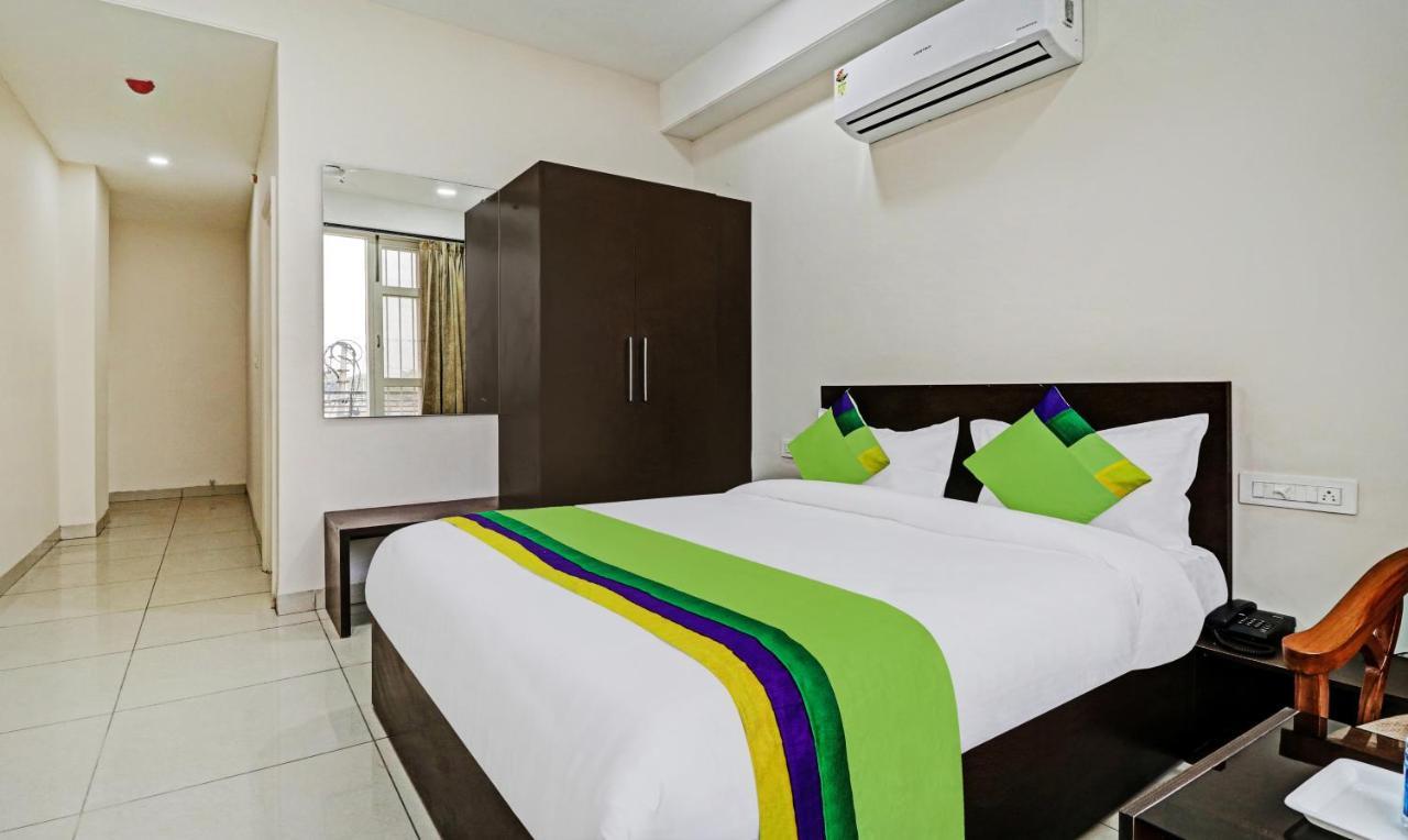 Treebo Kamron Regency Sector 80 Hotel Mohali Bagian luar foto