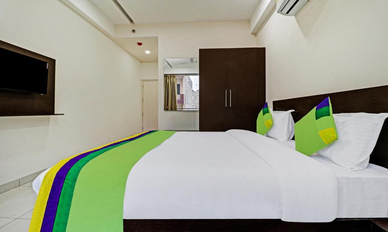 Treebo Kamron Regency Sector 80 Hotel Mohali Bagian luar foto