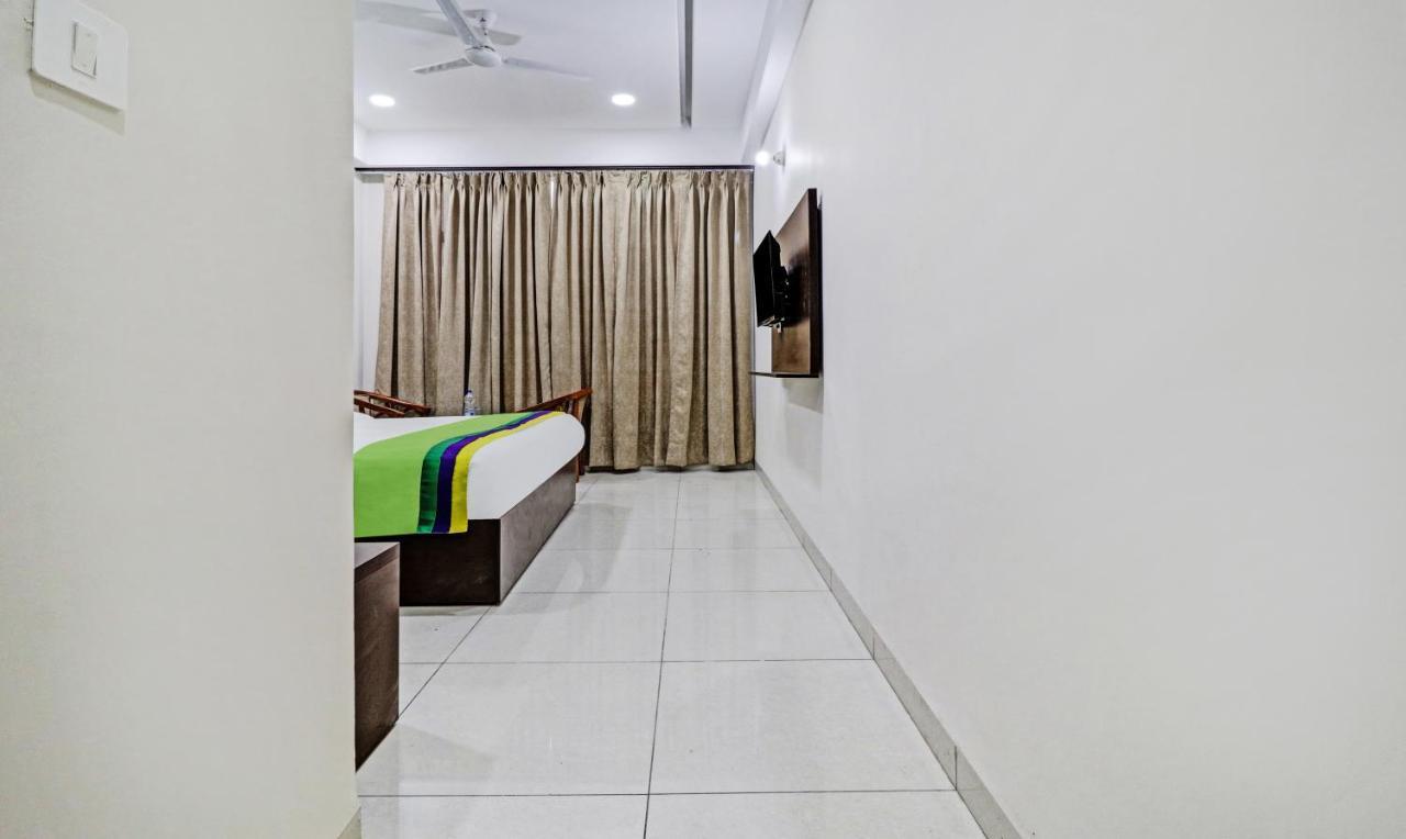 Treebo Kamron Regency Sector 80 Hotel Mohali Bagian luar foto
