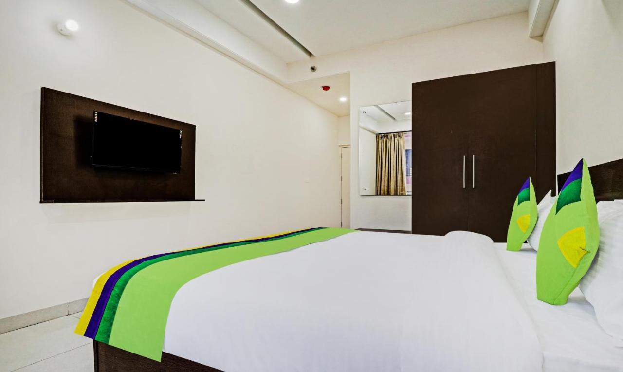 Treebo Kamron Regency Sector 80 Hotel Mohali Bagian luar foto